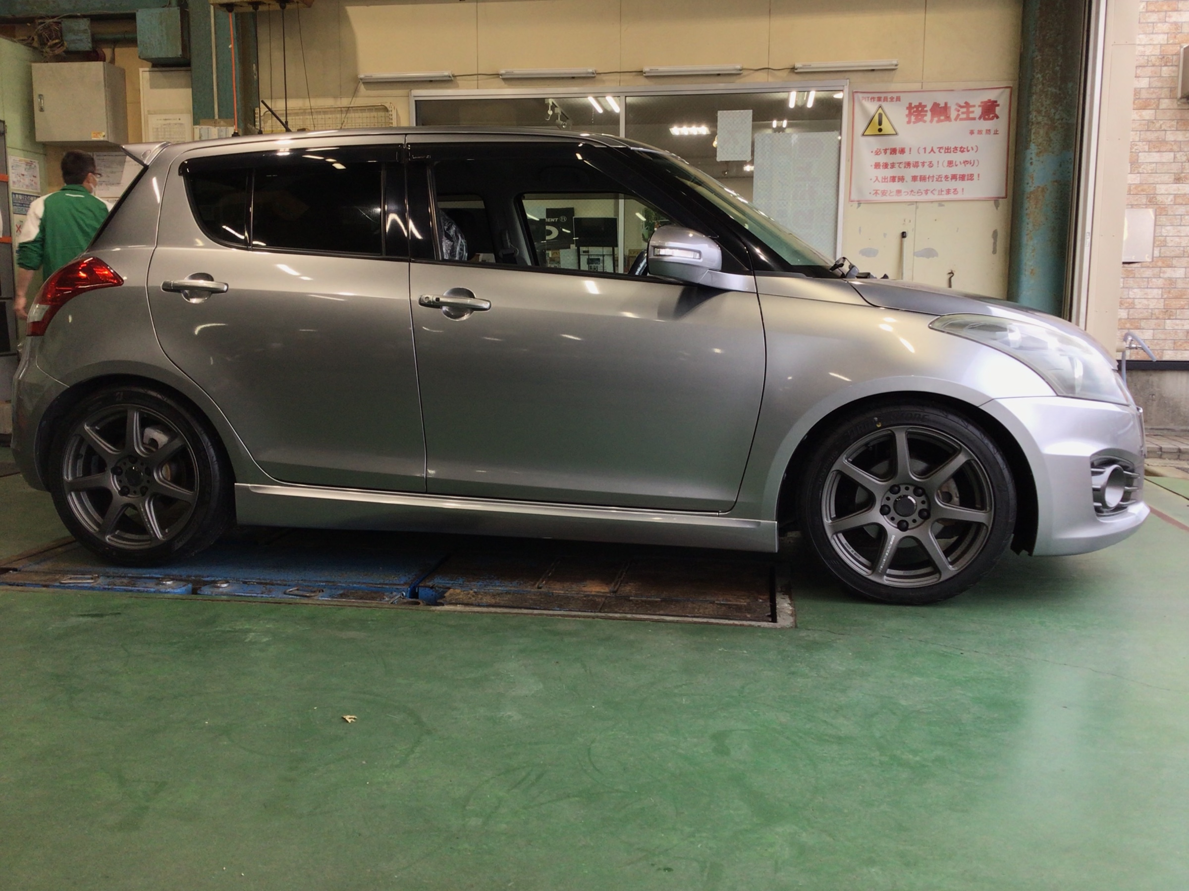 スポーティなホイール＆タイヤで今年のシーズンも『熱く』過ごしま  