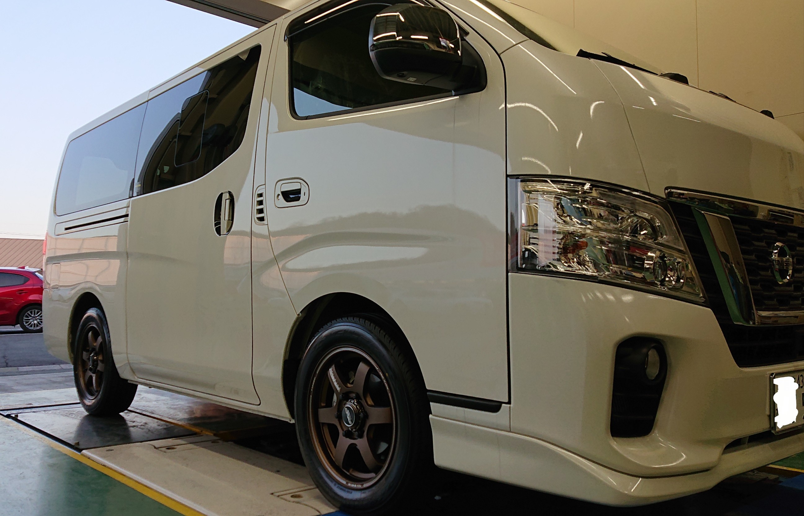 NV350キャラバンにRAYS製ホイール（デイトナFDX）取付 | オートバックス 海老名
