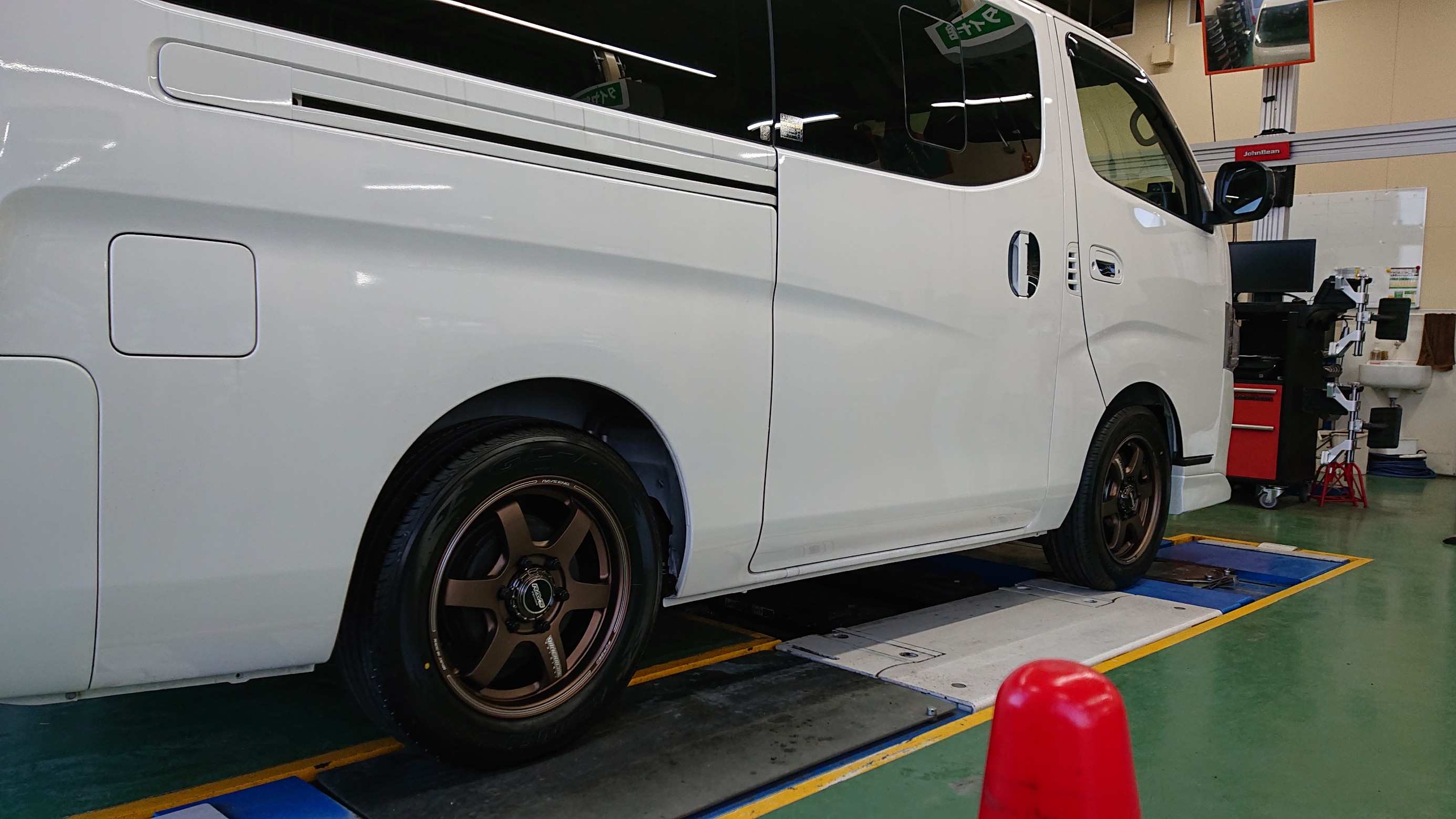 NV350キャラバンにRAYS製ホイール（デイトナFDX）取付 | オートバックス 海老名