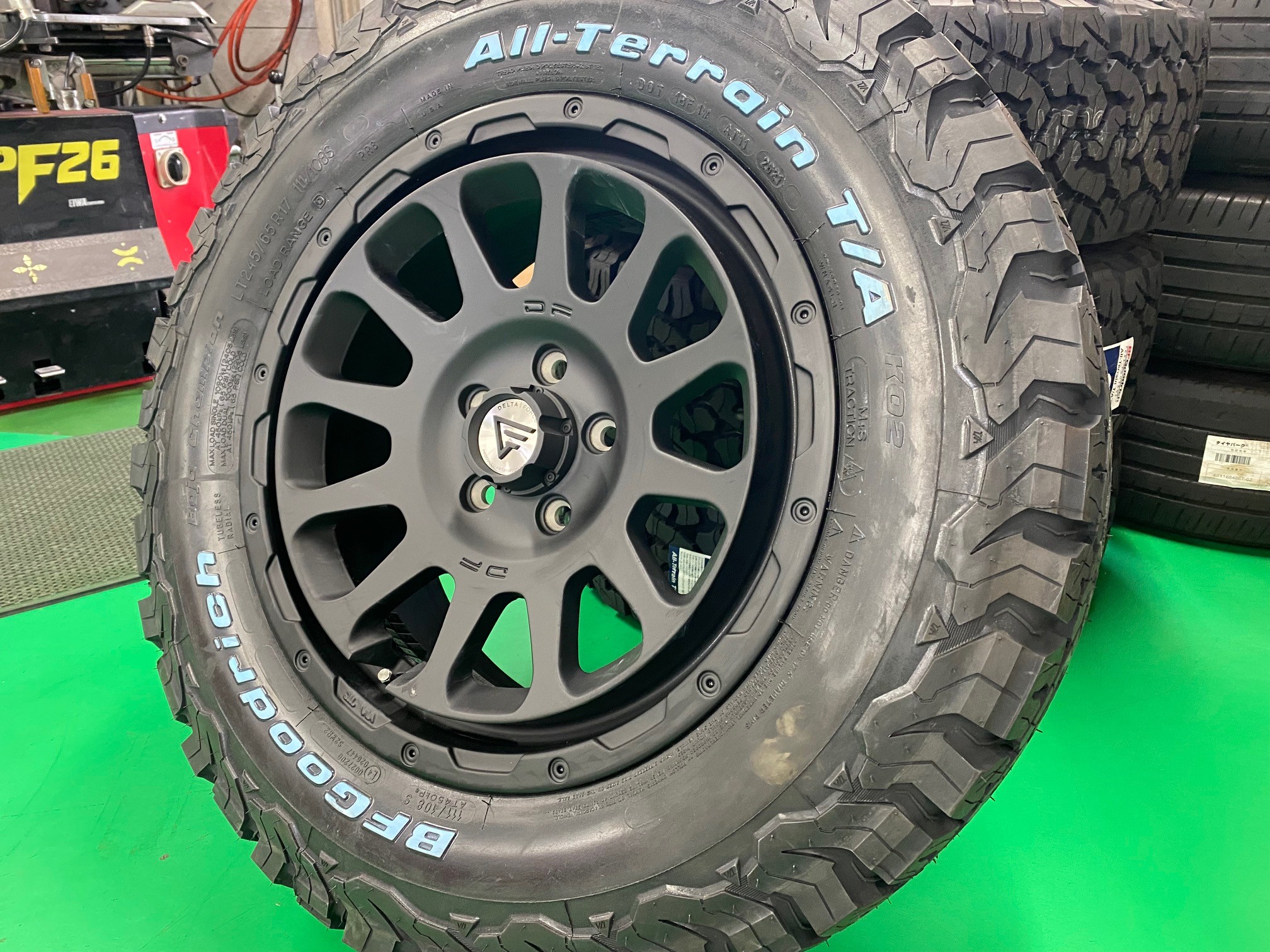 トヨタ RAV4 デルタフォース オーバル 17インチ取付 | 店舗おススメ