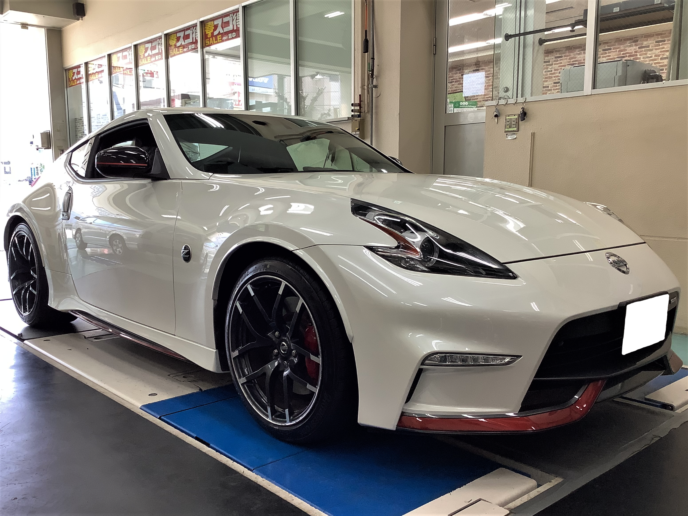 日産 フェアレディZ・ニスモ（Z34型） タイヤ交換 | 店舗お