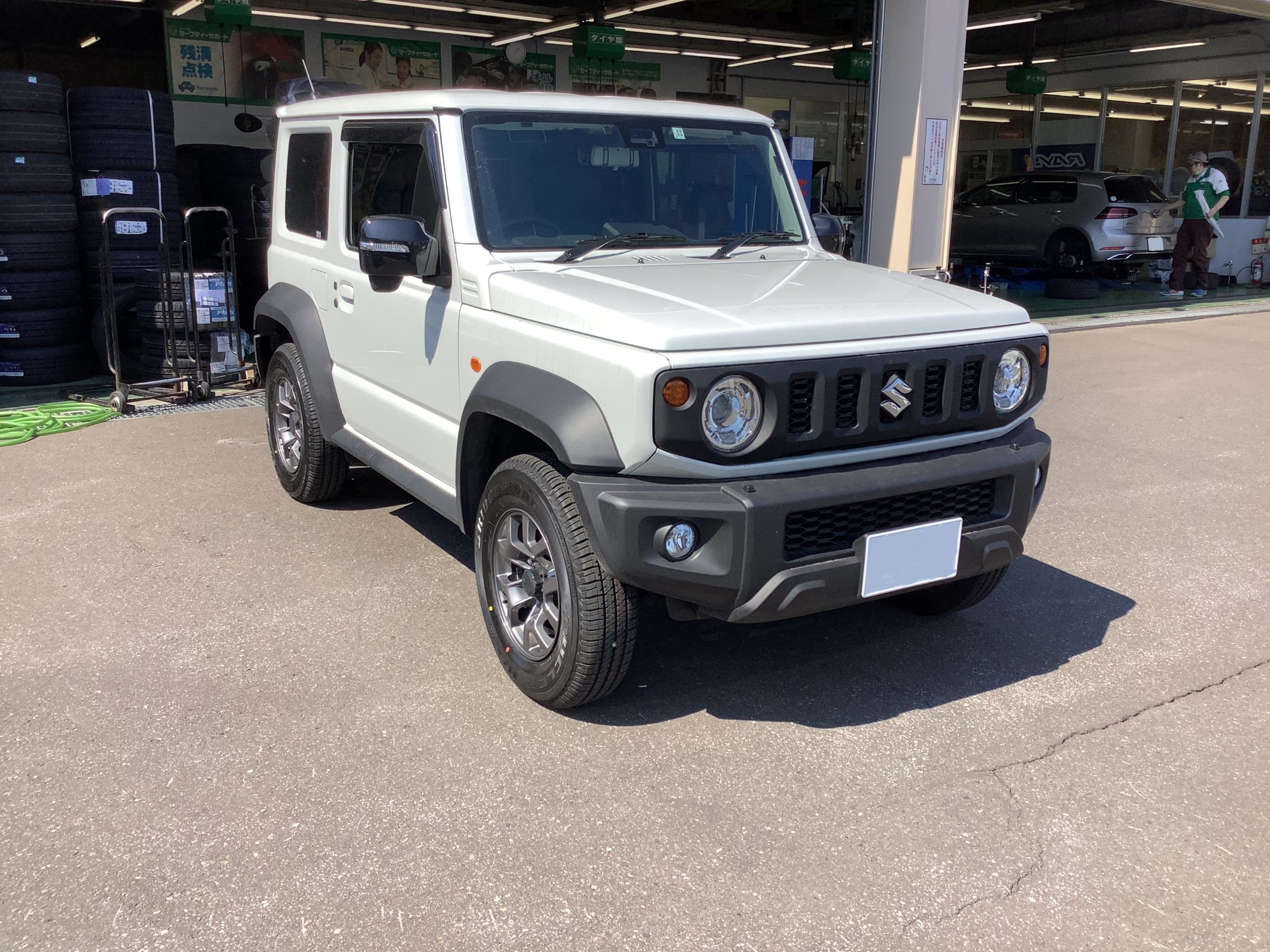 ジムニーシエラ KYBショックアブソーバー取付け | スズキ ジムニーシエラ その他 パーツ取付 > 各種用品取付 | スタッフ日記 | タイヤ館  ビィ・ワークス登別 | タイヤからはじまる、トータルカーメンテナンス タイヤ館グループ