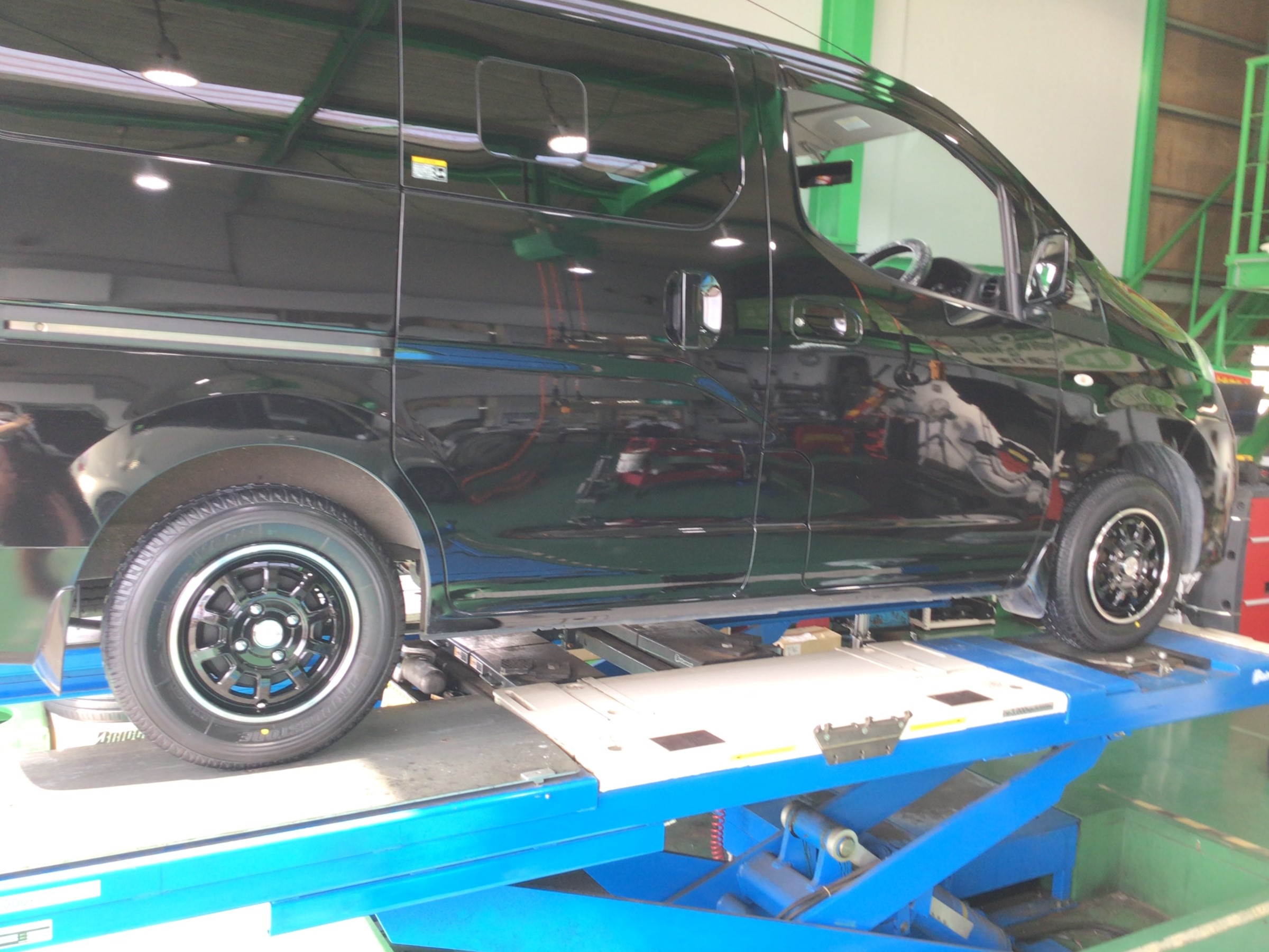 NV200ホイール・タイヤ交換 | 日産 NV200バネット | サービス事例