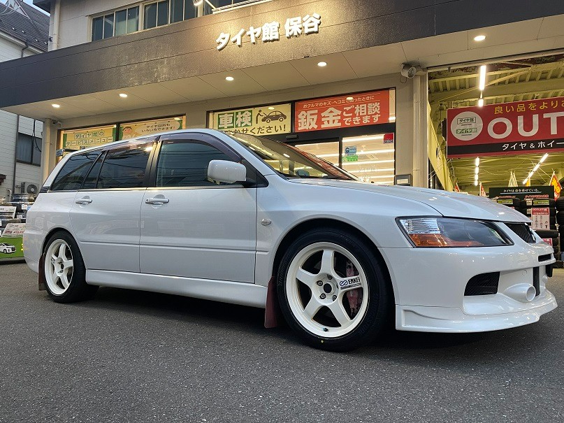 ランエボ９ワゴン　純正ホイール（タイヤ付き）車検用などにいかがでしょうか ランエボ9ワゴン 純正ホイール（タイヤ付き）車検用などにいかが