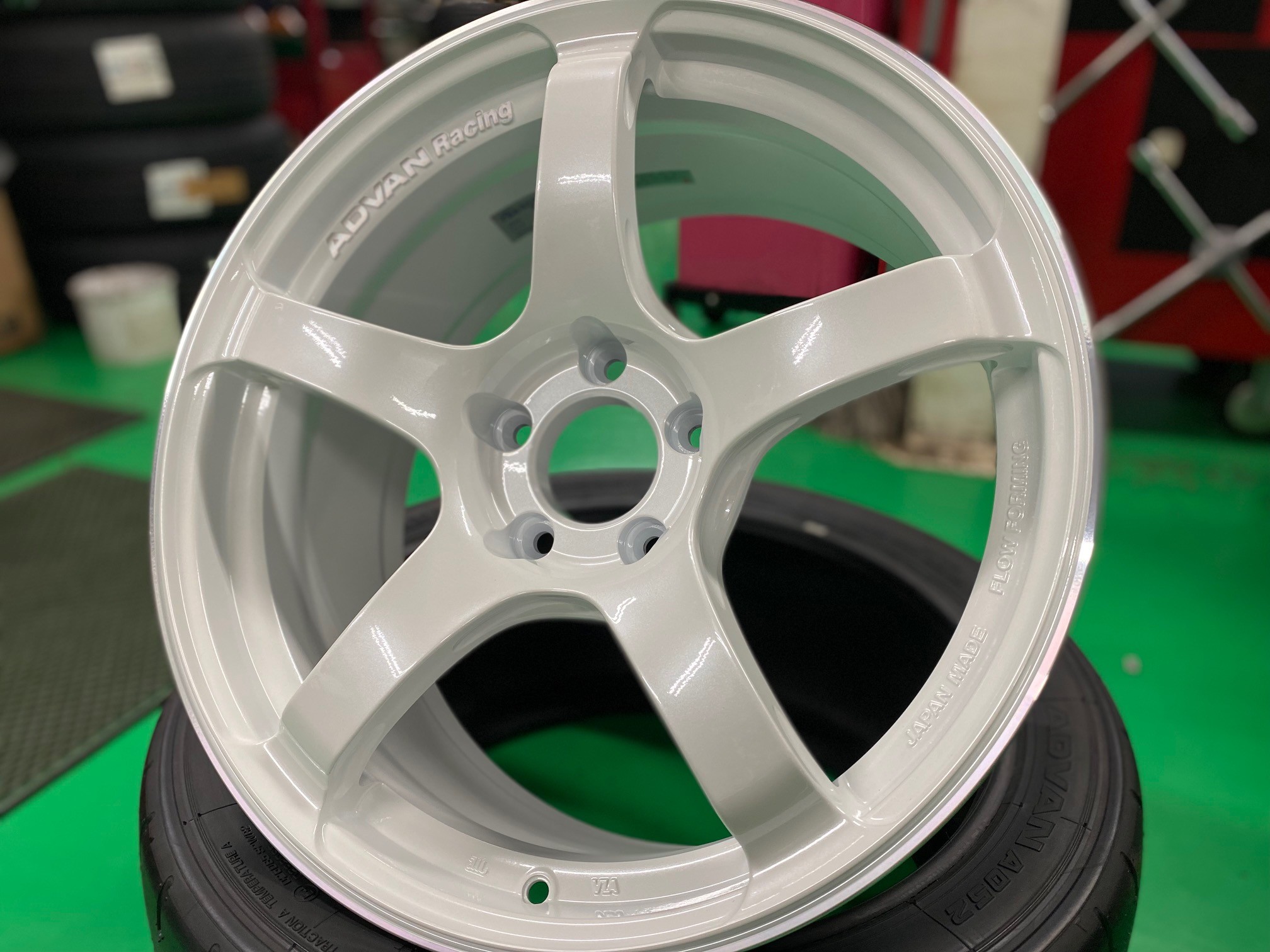 ヤリスGR ADVAN TC-4 アルミホイール取り付け | 店舗おススメ