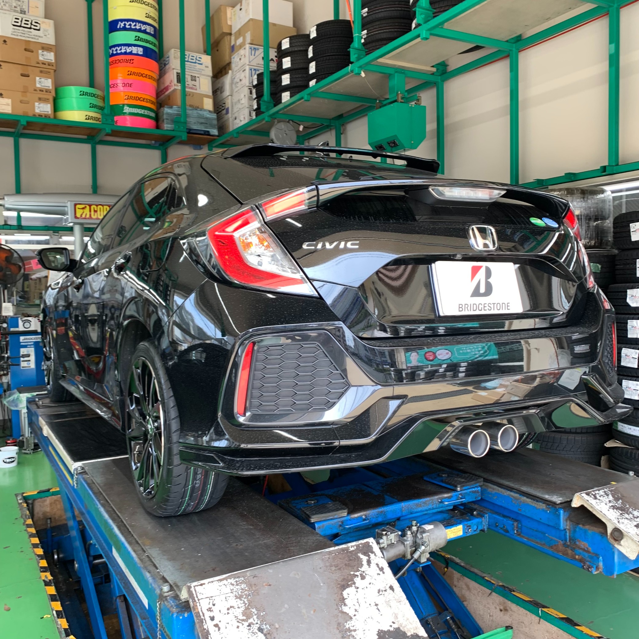 ホンダ・シビック(FK7) に POTENZA Adrenalin RE004 を Moboxで交換