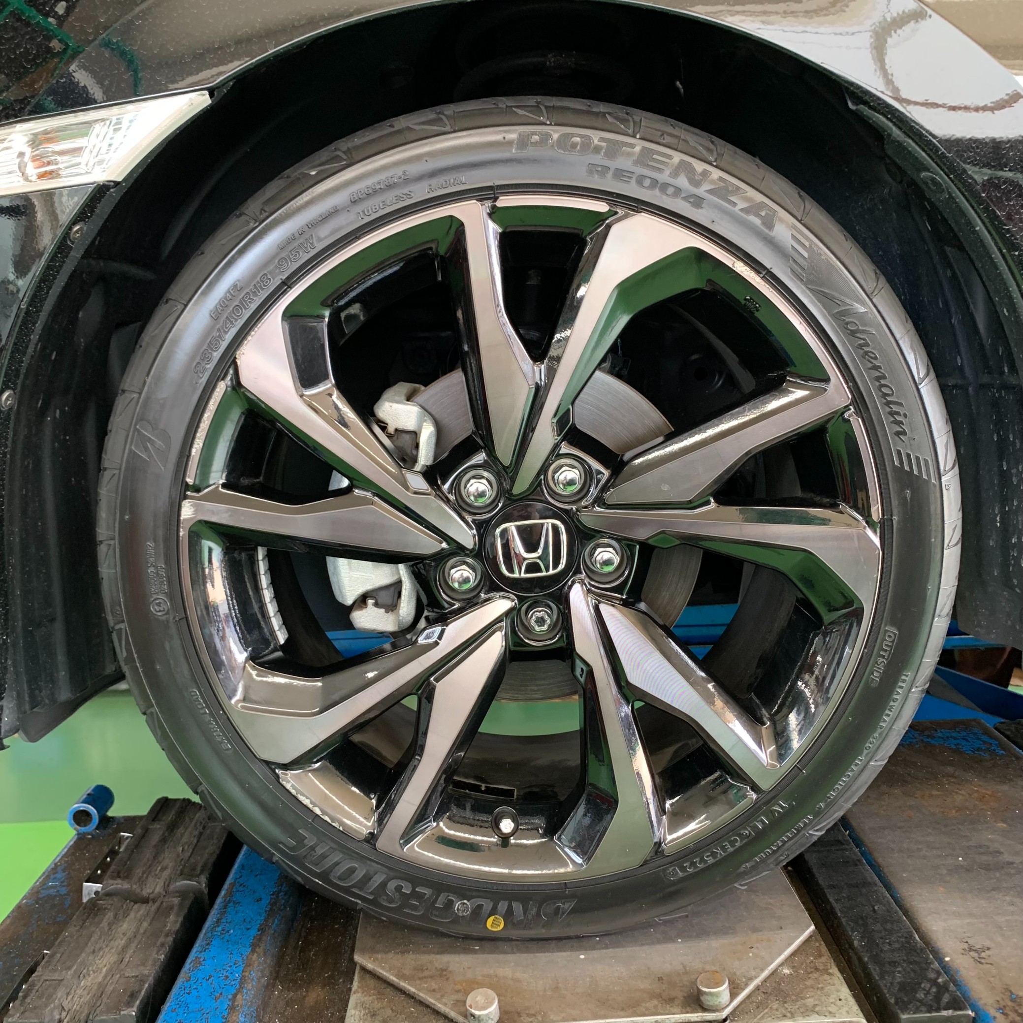 ホンダ・シビック(FK7) に POTENZA Adrenalin RE004 を Moboxで交換