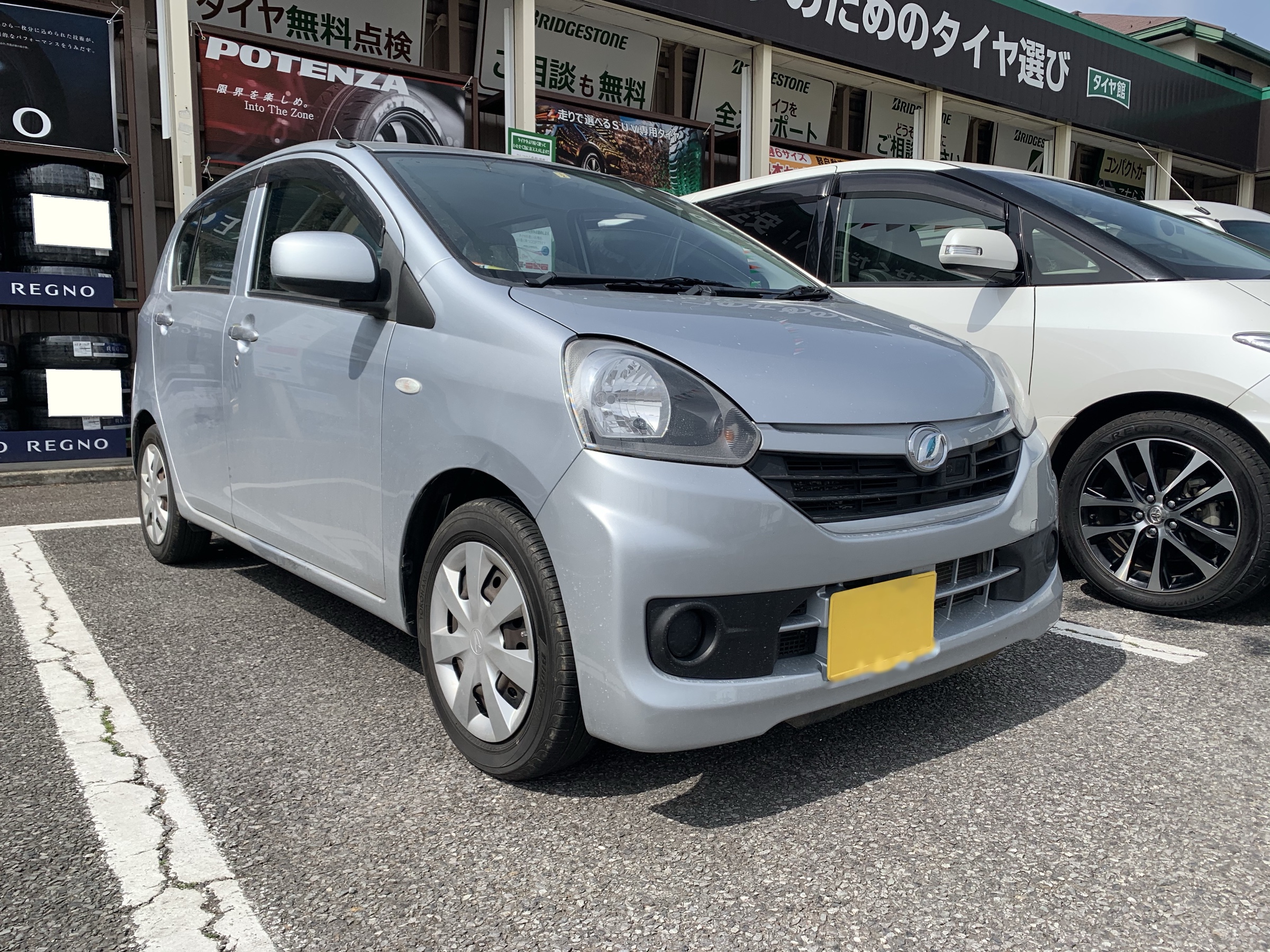 ダイハツ ミライース La300s ウォッシャー液が出ない ウォッシャータンクとモーターの交換です ダイハツ ミライース メンテナンス商品 パーツ取付 各種用品取付 サービス事例 タイヤ館 うしく上柏田 茨城県のタイヤ カー用品ショップ タイヤから