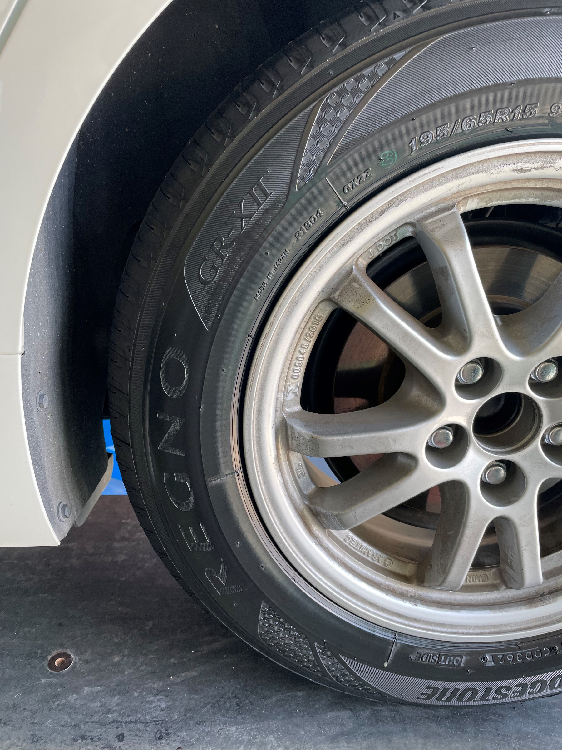 トヨタ プリウス タイヤ交換 アライメント調整 トヨタ プリウス タイヤ タイヤ ホイール関連 4輪トータルアライメント調整 サービス事例 タイヤ館 太宰府 タイヤからはじまる トータルカーメンテナンス タイヤ館グループ