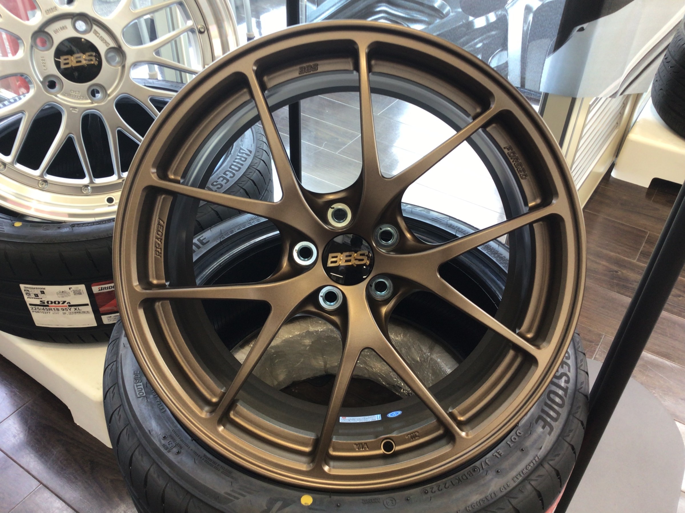 アルミ入荷情報》BBS ☆ RI-A 037 マッドブロンズ ☆ 86・BRZ | 店舗お
