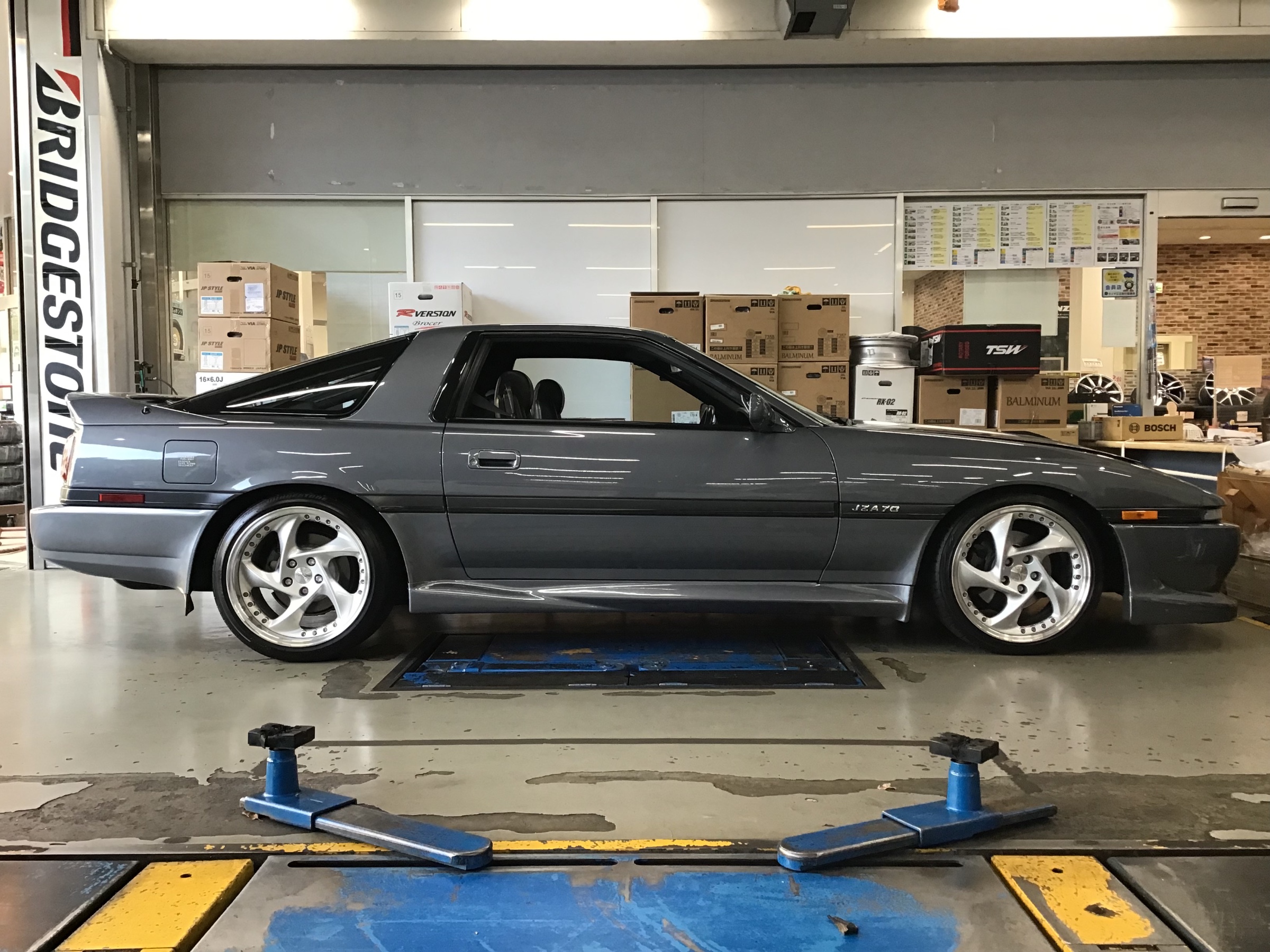 本日は70スープラの車高調交換作業です | トヨタ スープラ その他