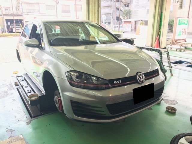 フォルクスワーゲン ゴルフ7GTI タイヤ交換。 | 店舗おススメ
