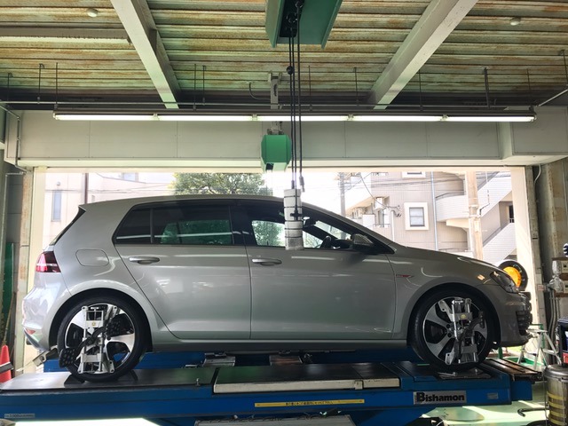 フォルクスワーゲン ゴルフ7GTI タイヤ交換。 | 店舗おススメ