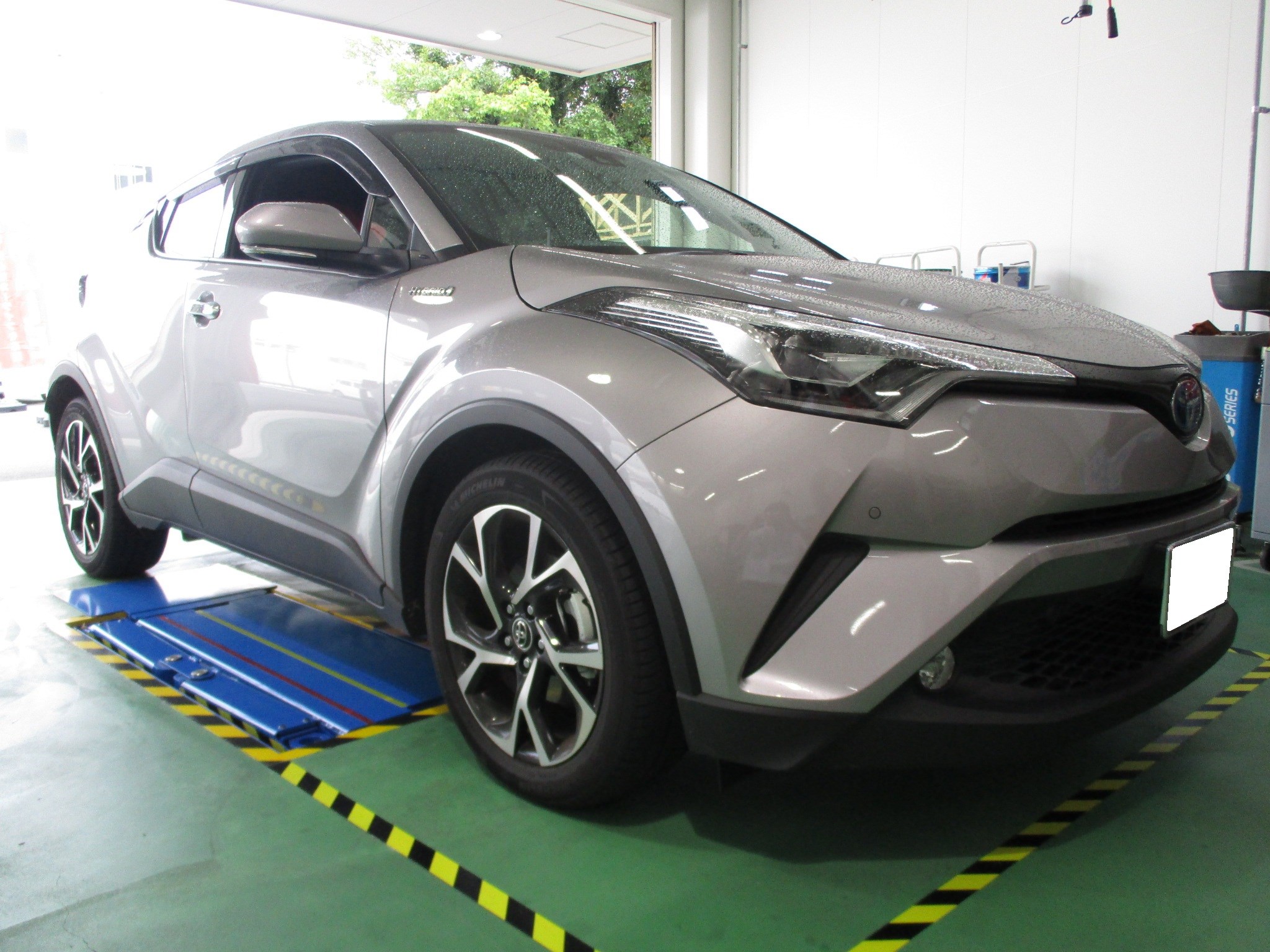 トヨタ・ZYX10 C-HR】の足廻り交換・アライメント調整作業のご紹介です 
