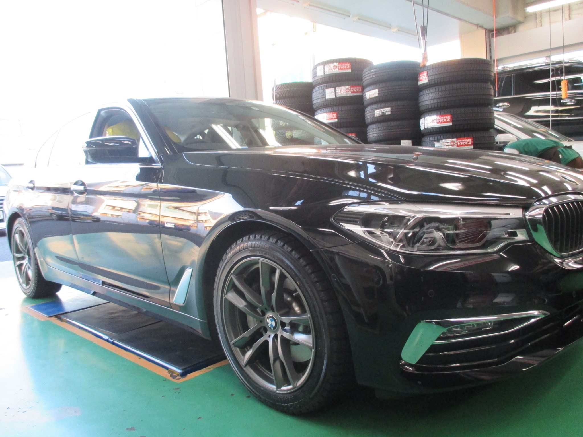 新型5シリーズにスタッドレスホイールセットお取付けしました！ | 店舗  