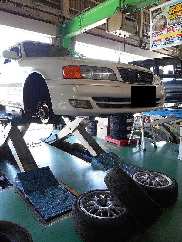 タイヤはずしてます～