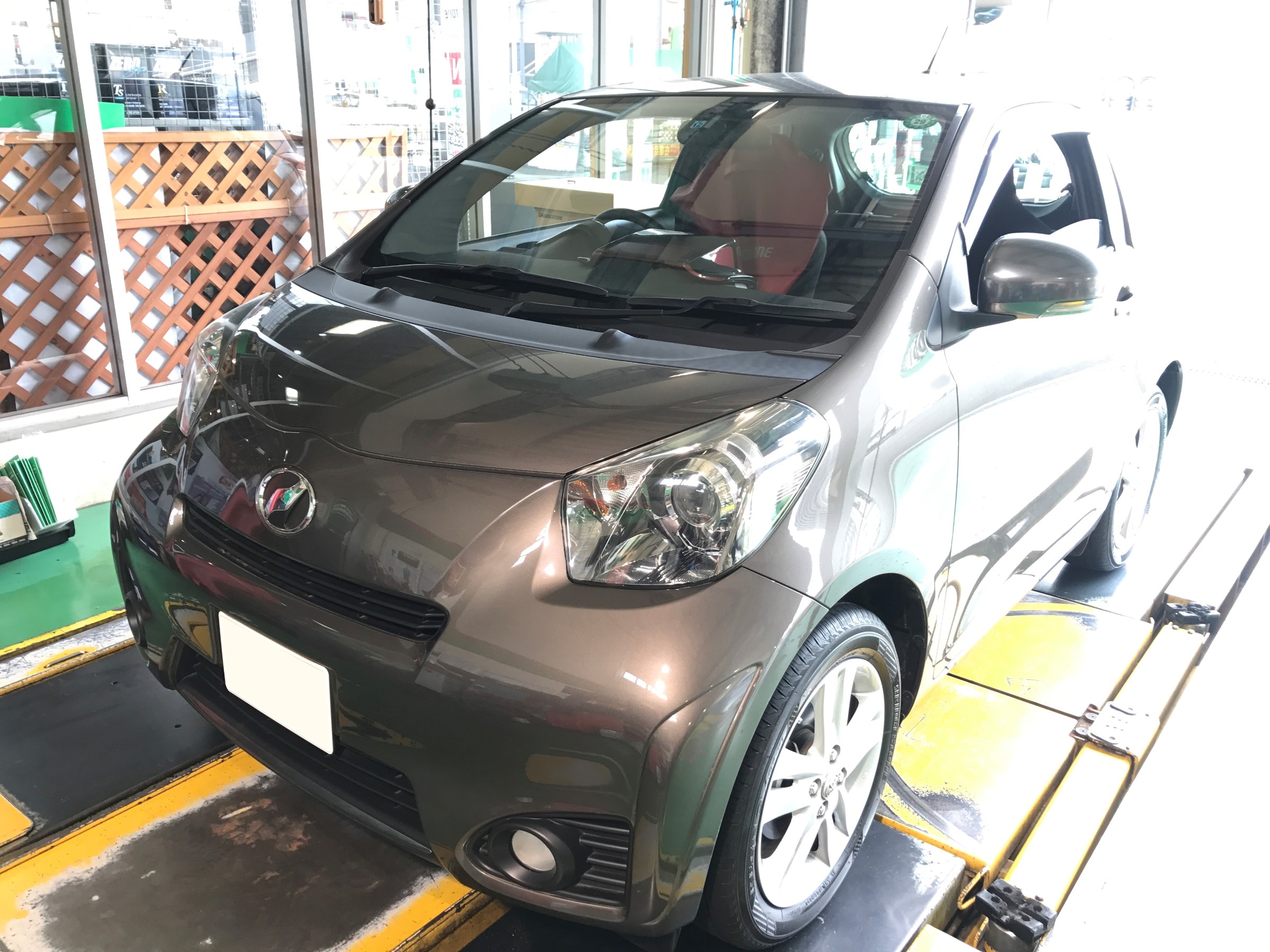 トヨタ ＩＱ タイヤ交換♪  トヨタ iQ タイヤ  スタッフ日記 