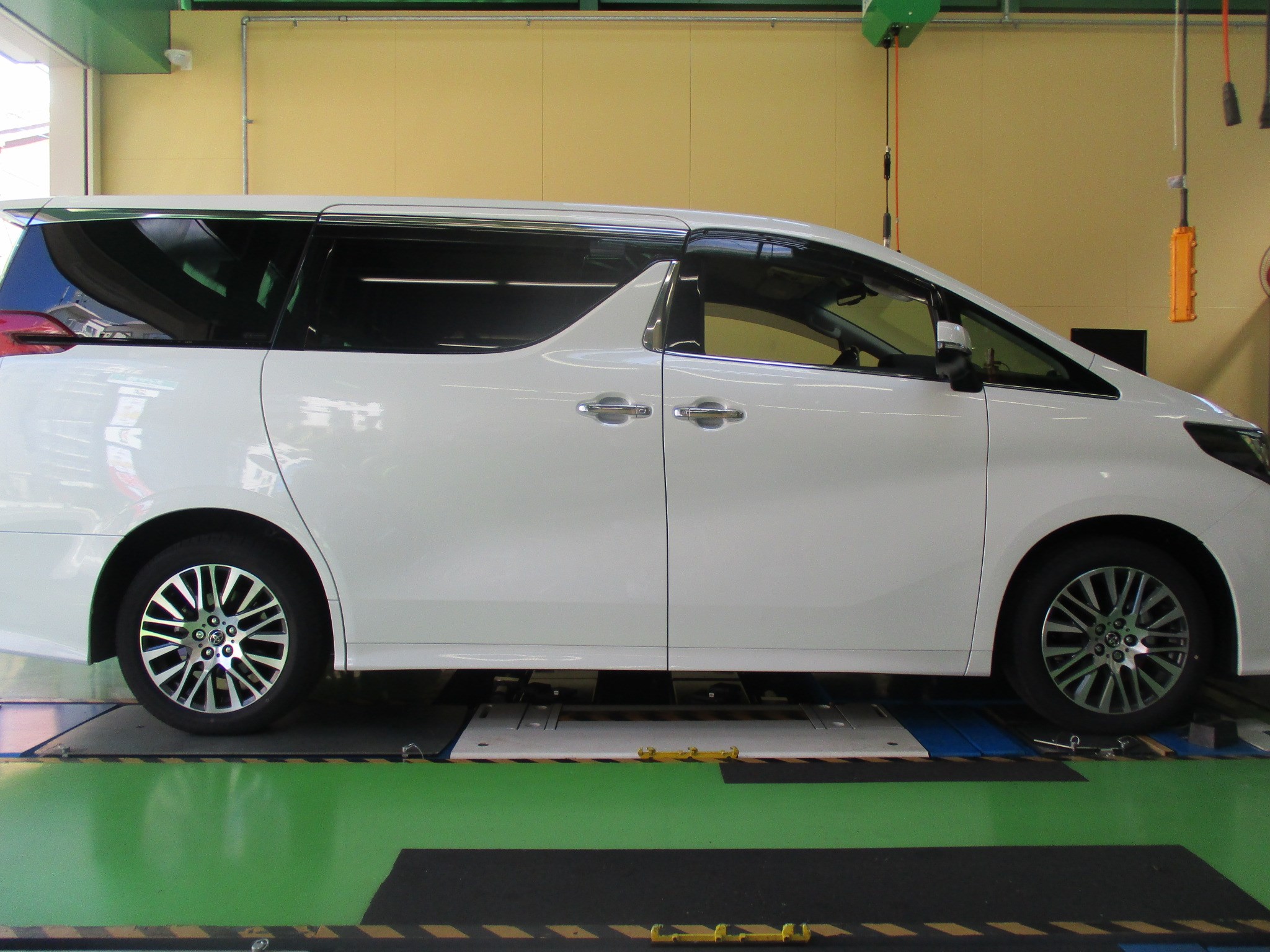 30アルファードにhks ハイパーマックスsスタイルl取り付け パート1 スタッフ日記 タイヤ館 大阪城北 タイヤからはじまる トータルカーメンテナンス タイヤ館グループ