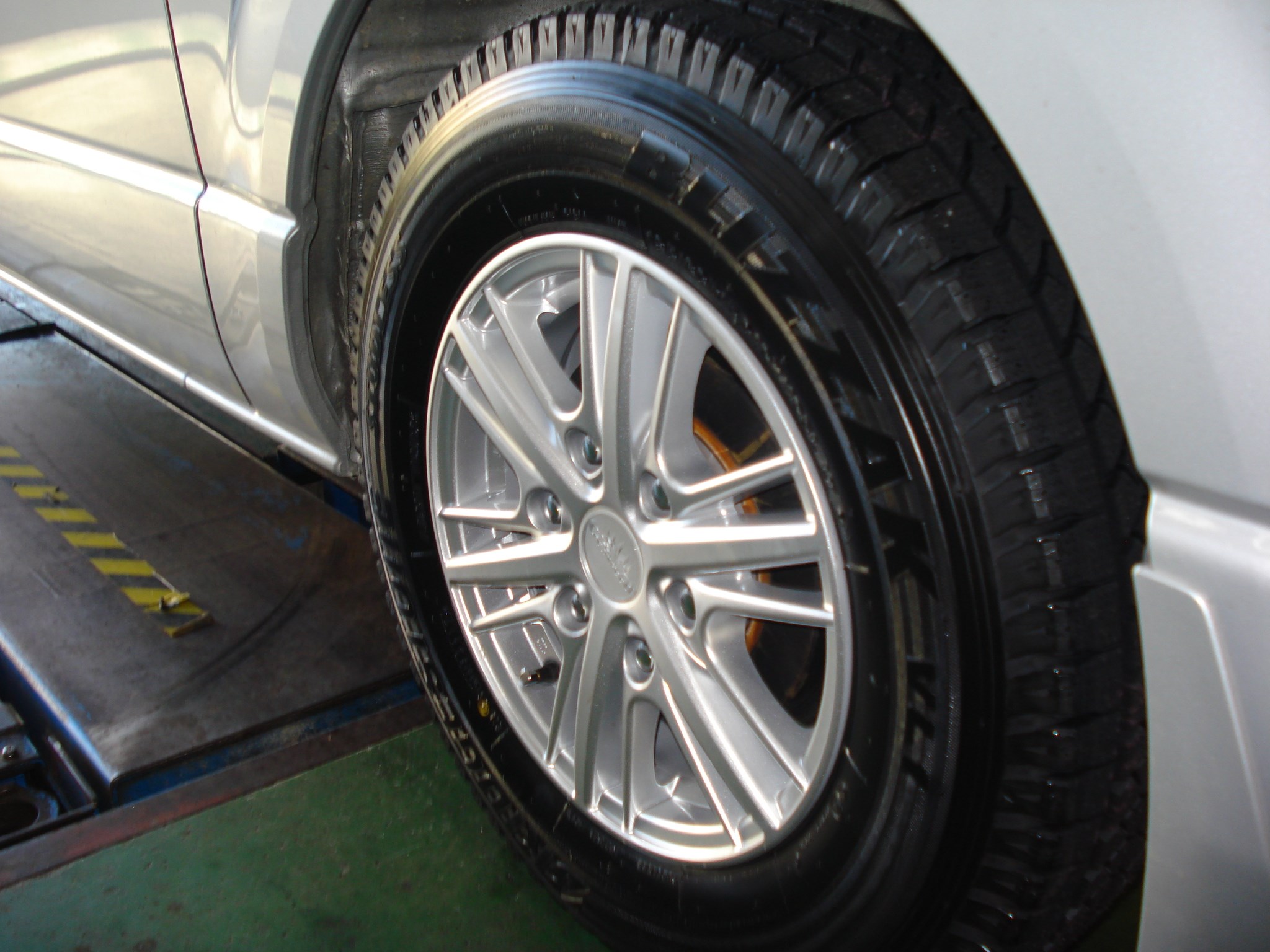 ☆TOYOTA レジアスエース スタッドレスホイールセット取付