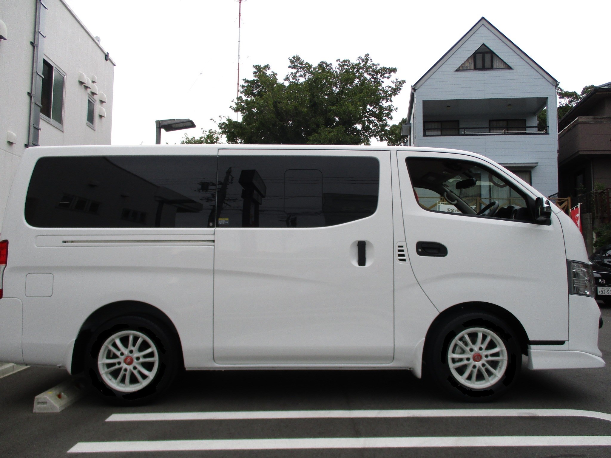 日産 Nv350 キャラバン タイヤ ホイール交換 防錆コーティングのご紹介です 日産 Nv350キャラバン タイヤ タイヤ ホイール関連 タイヤ ホイール交換 サービス事例 タイヤ館 豊橋向山 タイヤからはじまる トータルカーメンテナンス タイヤ館グループ