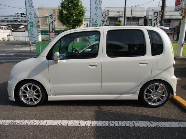 ムーヴラテに車高調 ダイハツ ムーヴ サービス事例 タイヤ館 横須賀 神奈川県のタイヤ カー用品ショップ タイヤからはじまる トータルカーメンテナンス タイヤ館グループ