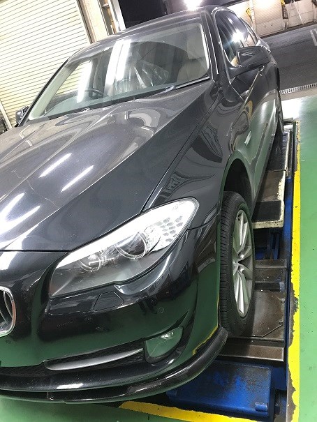 Bmw５シリーズ F10 ランフラットタイヤ交換 Bmw 5シリーズ サービス事例 タイヤ館 西船橋 千葉県のタイヤ カー用品ショップ タイヤからはじまる トータルカーメンテナンス タイヤ館グループ