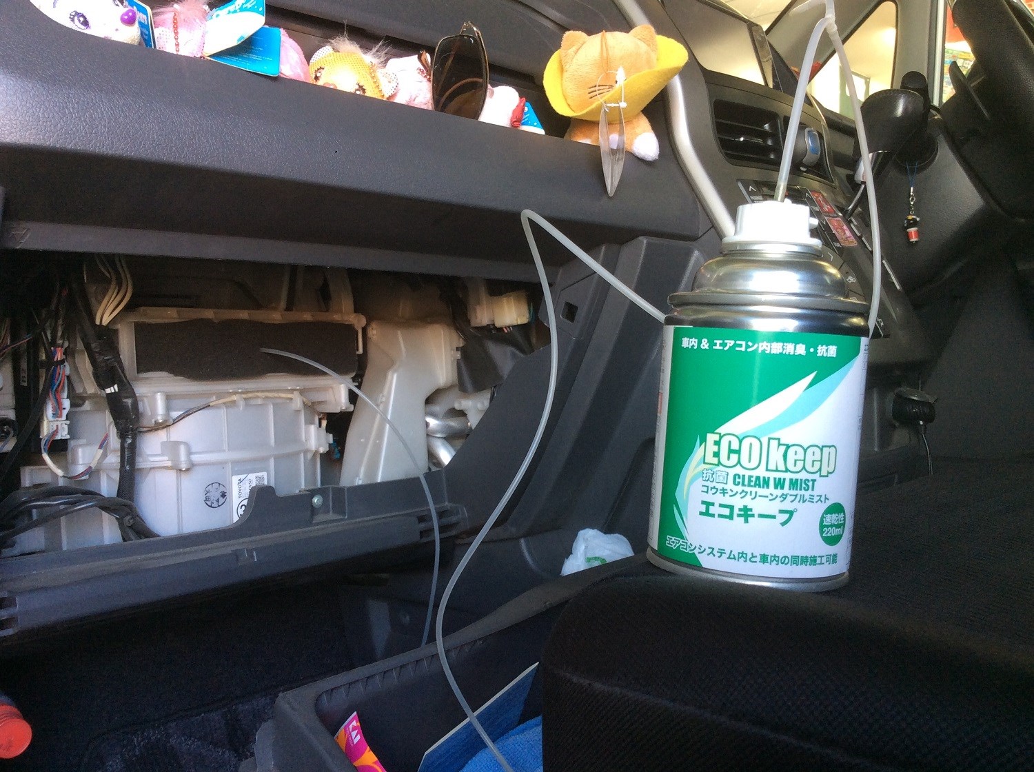 ｴｱｺﾝﾌｨﾙﾀｰ部と車内をｸﾘｰﾝｱｯﾌﾟ中！