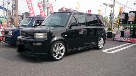 トヨタｂｂ １７インチポテンザｒｅ050タイヤ交換 スタッフ日記 タイヤ館 姫路南 兵庫県のタイヤ カー用品ショップ タイヤからはじまる トータルカーメンテナンス タイヤ館グループ