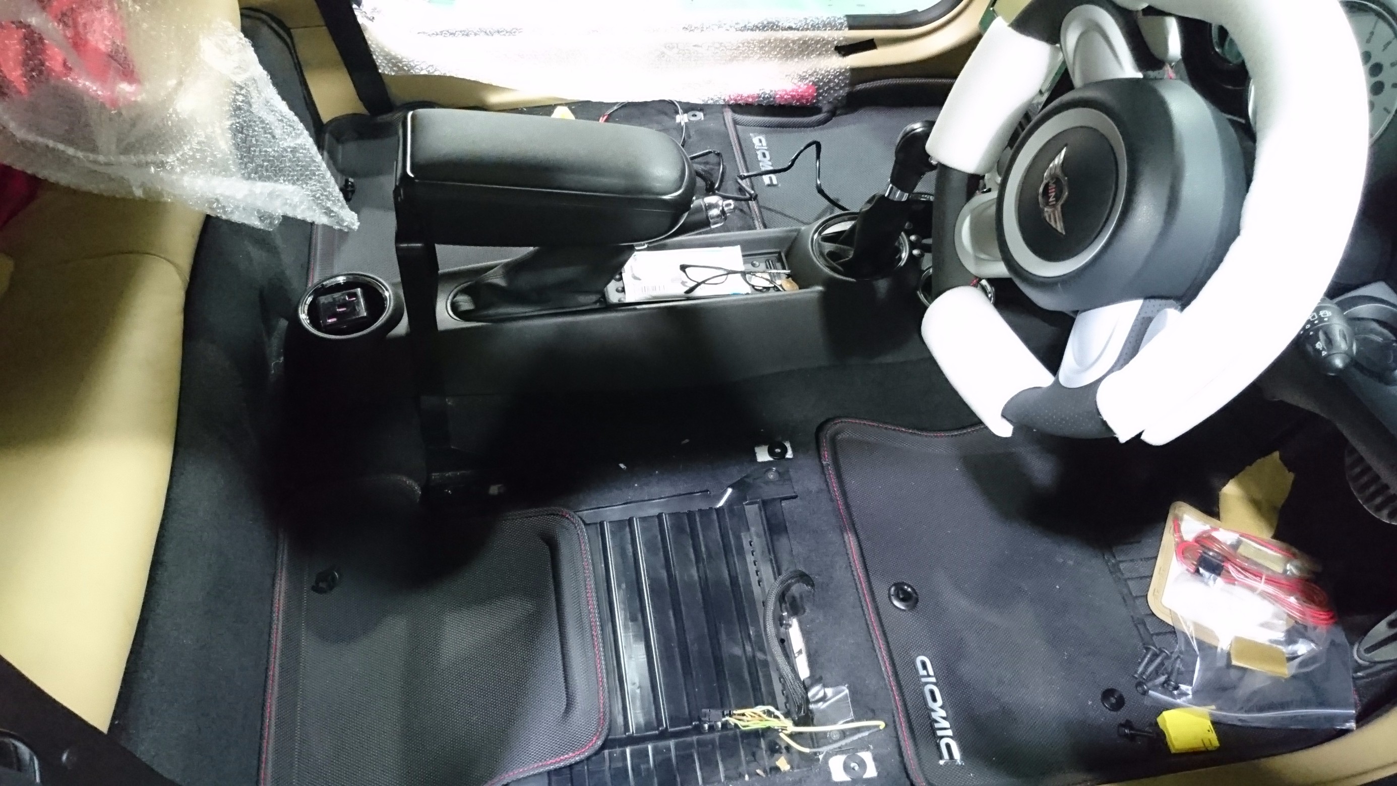 BMW MINI x RECARO sportster 限定グリーンカラー装着 | 店舗おススメ