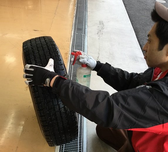 パンク の時は タイヤ館 タイヤ サービス事例 タイヤ館 西横浜 タイヤからはじまる トータルカーメンテナンス タイヤ館グループ