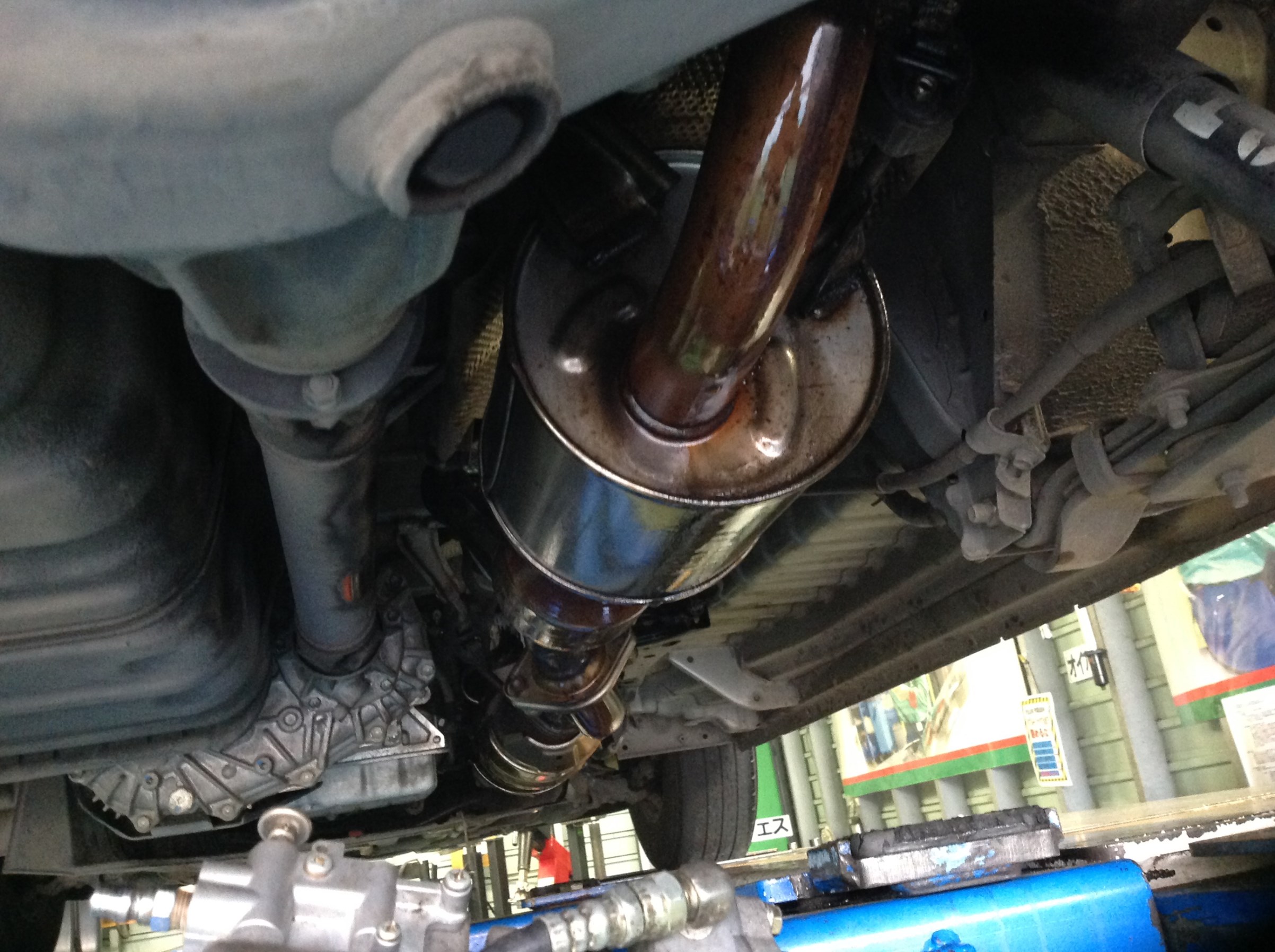 ハイエース オイル交換 マフラー防錆コート サービス事例 タイヤ館 勝田台 千葉県のタイヤ カー用品ショップ タイヤからはじまる トータルカーメンテナンス タイヤ館グループ