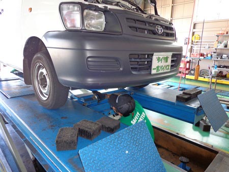 ライトエース バン タイヤ交換 オイル交換 トヨタ サービス事例 タイヤ館 一宮バイパス 愛知県 三重県のタイヤ カー用品ショップ タイヤからはじまる トータルカーメンテナンス タイヤ館グループ