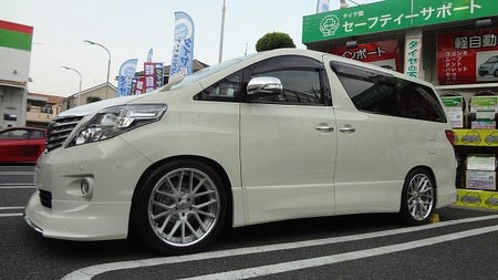 系アルファード カスタム リアブレーキキャリパー サービス事例 タイヤ館 関越練馬 東京都のタイヤ カー用品ショップ タイヤからはじまる トータルカーメンテナンス タイヤ館グループ