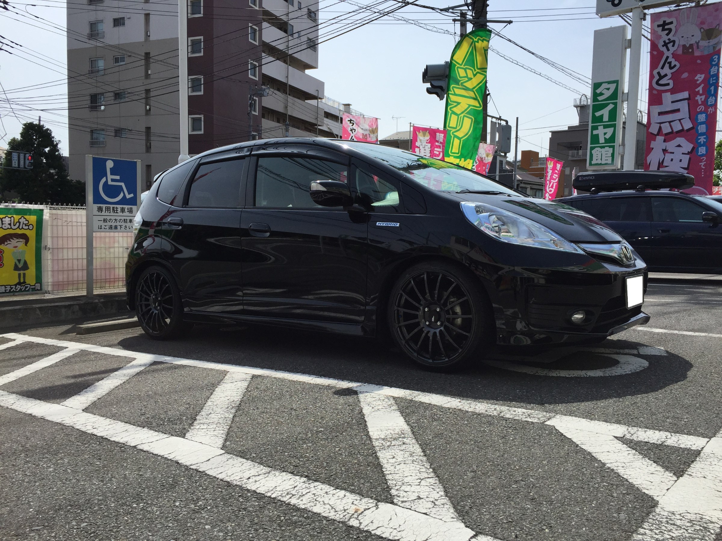 フィットに１８インチ ホンダ フィット ホイール サービス事例 タイヤ館 磯子 神奈川県のタイヤ カー用品ショップ タイヤからはじまる トータルカーメンテナンス タイヤ館グループ