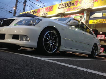 クラウンを18インチでドレスアップ 3月装着 | 店舗おススメ情報