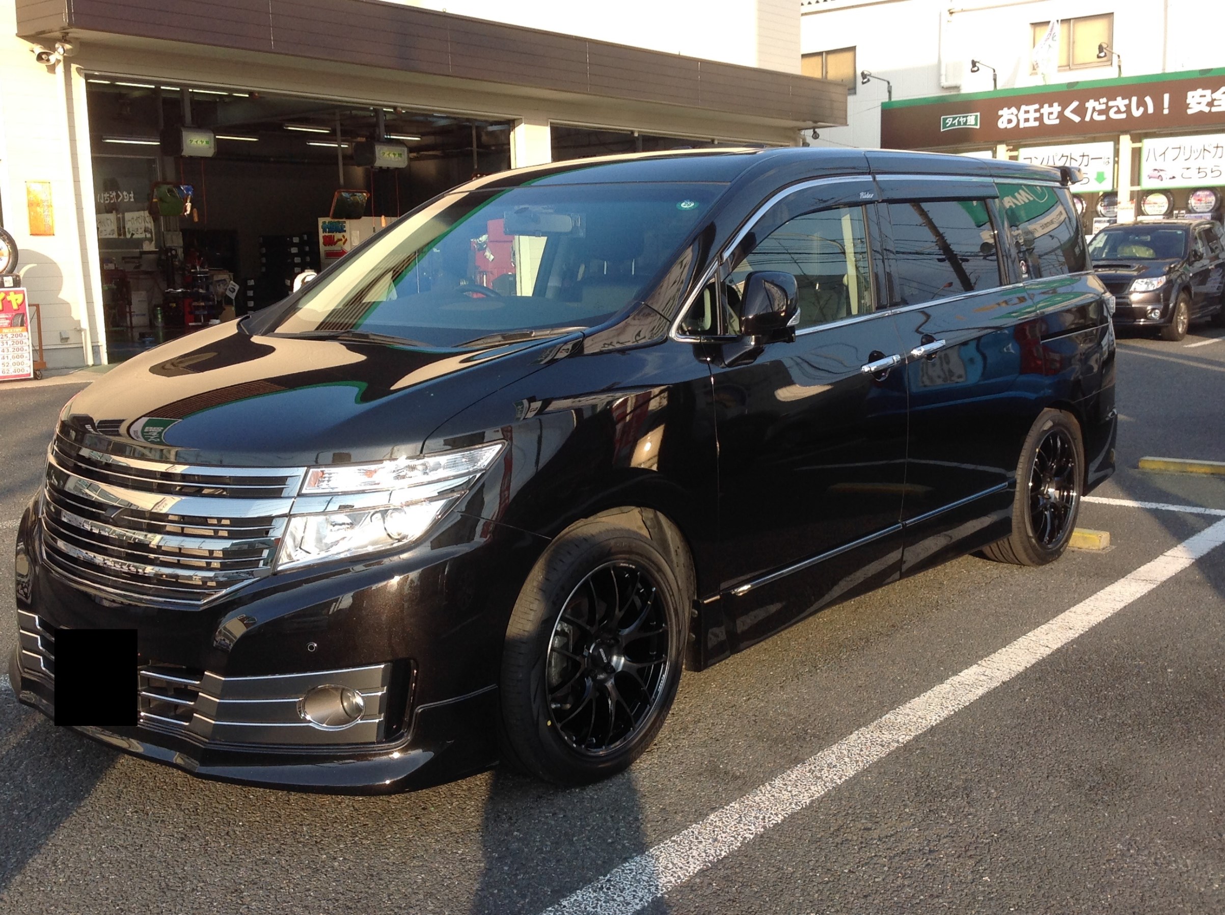 E52 エルグランド タイヤホイールセット 取り付け☆ | 店舗お