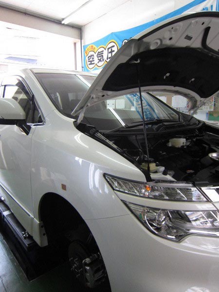 ｅ５２エルグランド ｈｋｓ車高調取付 サービス事例 タイヤ館 瀬谷 神奈川県のタイヤ カー用品ショップ タイヤからはじまる トータルカーメンテナンス タイヤ館グループ