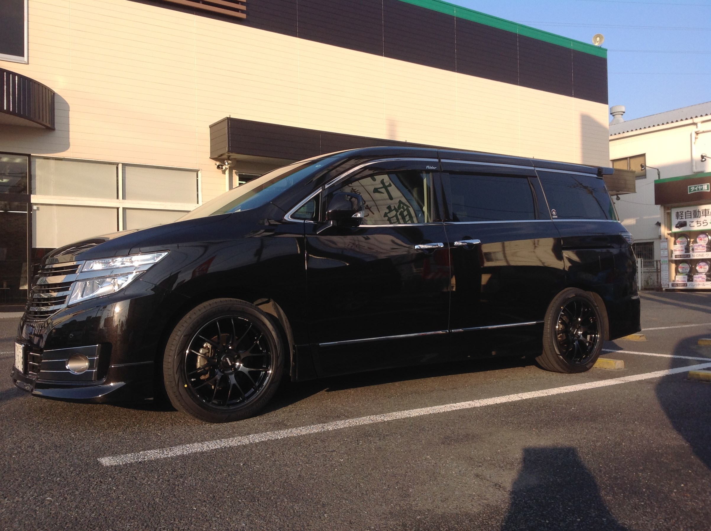 E52 エルグランド タイヤホイールセット 取り付け☆ | 日産