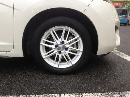 フィット３をエコ仕様に ホンダ フィット ホイール サービス事例 タイヤ館 磯子 神奈川県のタイヤ カー用品ショップ タイヤからはじまる トータルカーメンテナンス タイヤ館グループ