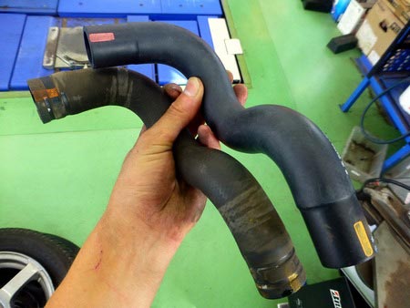 エンジンを守る「冷却水の通り道」・ラジエーターホース交換しました