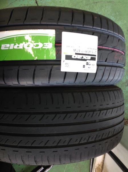 プリウス 215/45R17 エコピアEX20 アライメント調整 | サービス事例