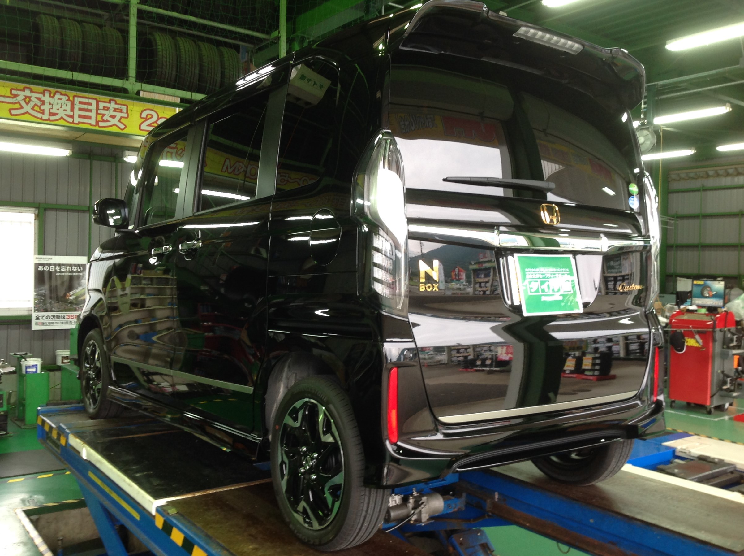 パオラレイナ　カスタム 新型N－BOXにレオニス・グレイラαを装着しました！！ | 店舗お