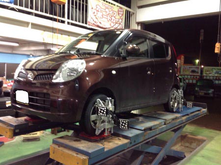 縁石に乗り上げ アライメント調整 サービス事例 タイヤ館 六日町 新潟県のタイヤ カー用品ショップ タイヤからはじまる トータルカーメンテナンス タイヤ館グループ