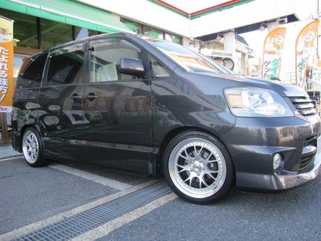 60系 ノア SSR18インチ装着 | 店舗おススメ情報 | タイヤ