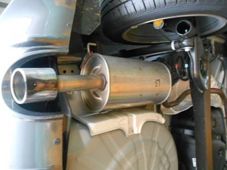 ノート Nismoに マフラー取付 スタッフ日記 タイヤ館 所沢 タイヤからはじまる トータルカーメンテナンス タイヤ館グループ