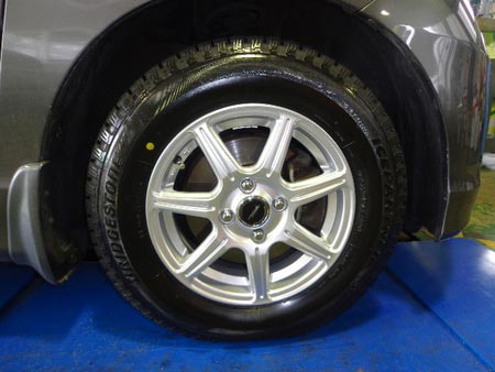 ホンダ フリード スタッドレスタイヤ アルミホイール取付 サービス事例 タイヤ館 島田 愛知県 三重県のタイヤ カー用品ショップ タイヤからはじまる トータルカーメンテナンス タイヤ館グループ