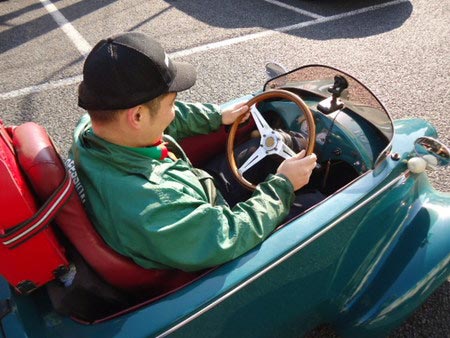 光岡自動車キットカー サービス事例 タイヤ館 西荻窪 東京都のタイヤ カー用品ショップ タイヤからはじまる トータルカーメンテナンス タイヤ館グループ