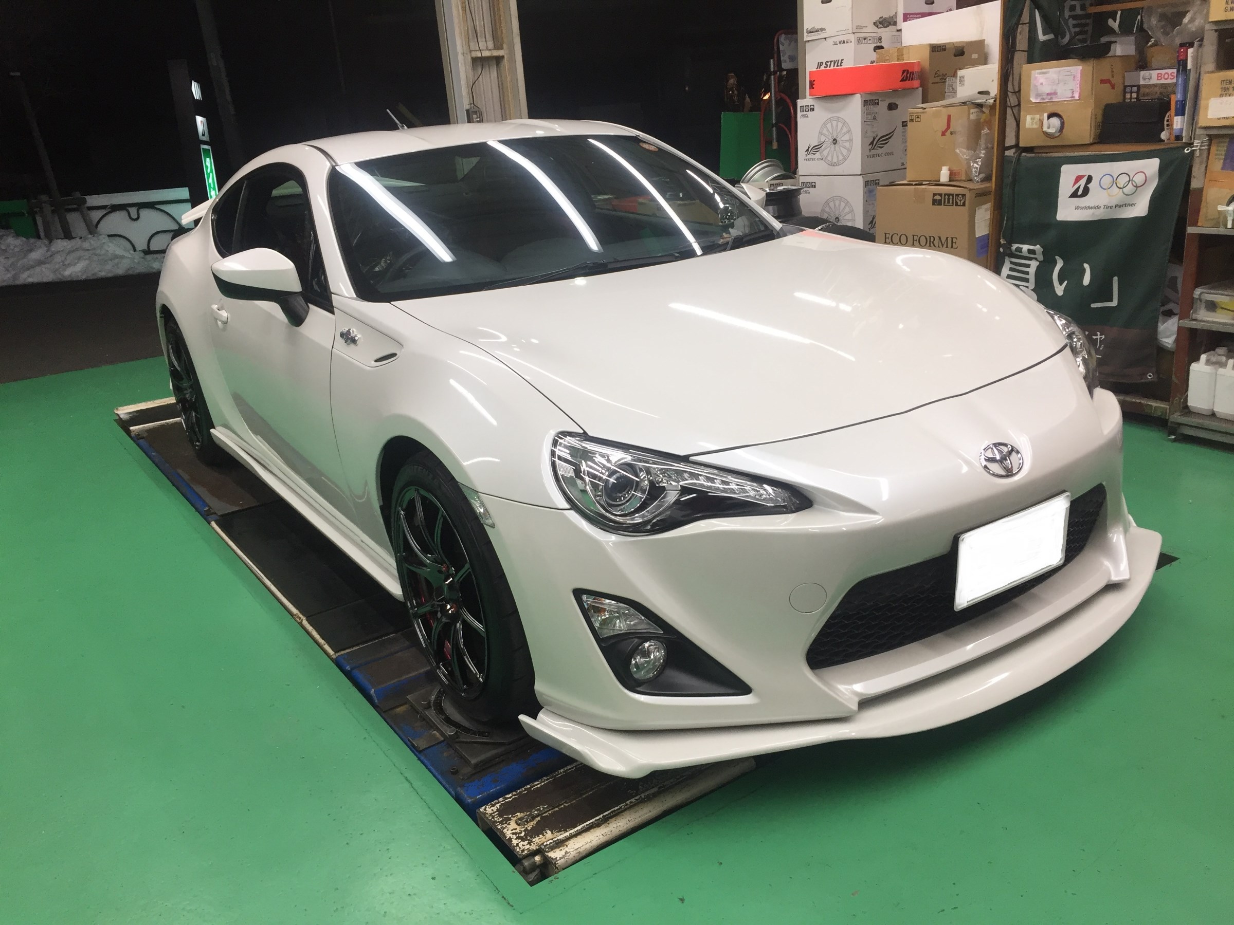 86にエアロ トヨタ 86 その他 外装 内装取付 エアロ取付 スタッフ日記 タイヤ館 石神井 東京都のタイヤ カー用品ショップ タイヤからはじまる トータルカーメンテナンス タイヤ館グループ