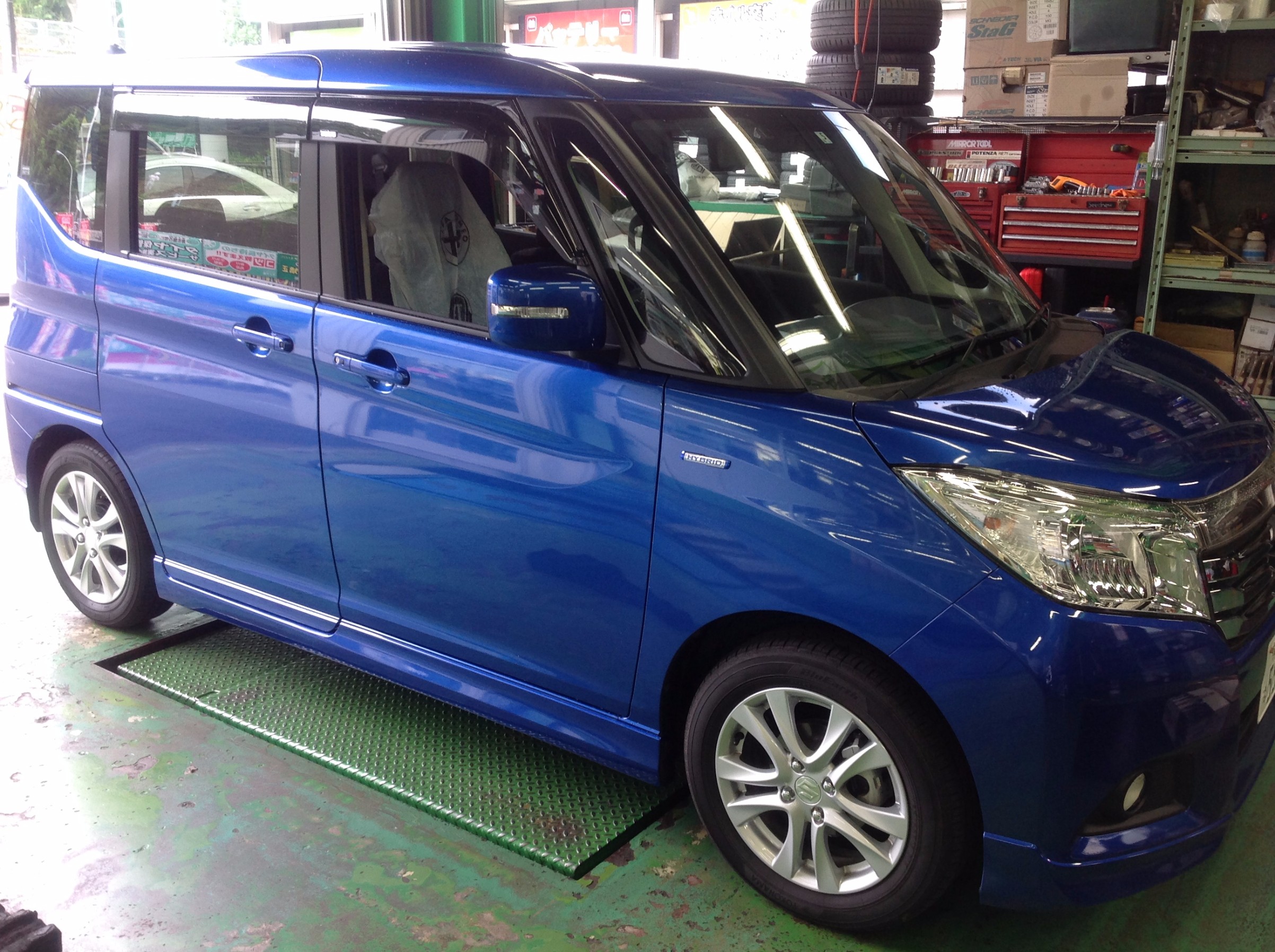 新車のフワンフワンな乗り心地を改善しよう！！スズキ ソリオ | スズキ ソリオ タイヤ パーツ取付 > KYB PROSHOP | サービス事例 |  タイヤ館 ジャパン宮前 | 神奈川県のタイヤ、カー用品ショップ タイヤからはじまる、トータルカーメンテナンス タイヤ館グループ