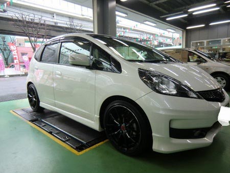 Fit Rs Ge8に１７インチ装着致しました サービス事例 タイヤ館 小松川 東京都のタイヤ カー用品ショップ タイヤからはじまる トータルカーメンテナンス タイヤ館グループ
